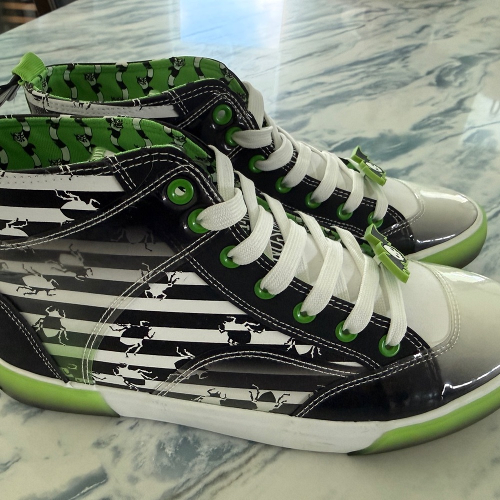 Beetlejuice High Top Women’s Sneakers Size 10 NWT
